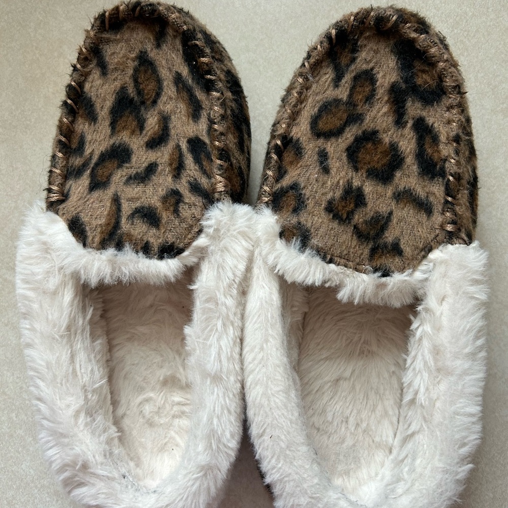 Leopard Print Fuzzy Slippers / Sonoma